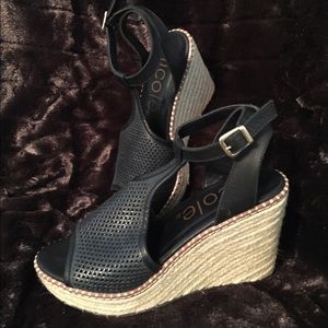 Nicole Wren Wedge size 9 Black